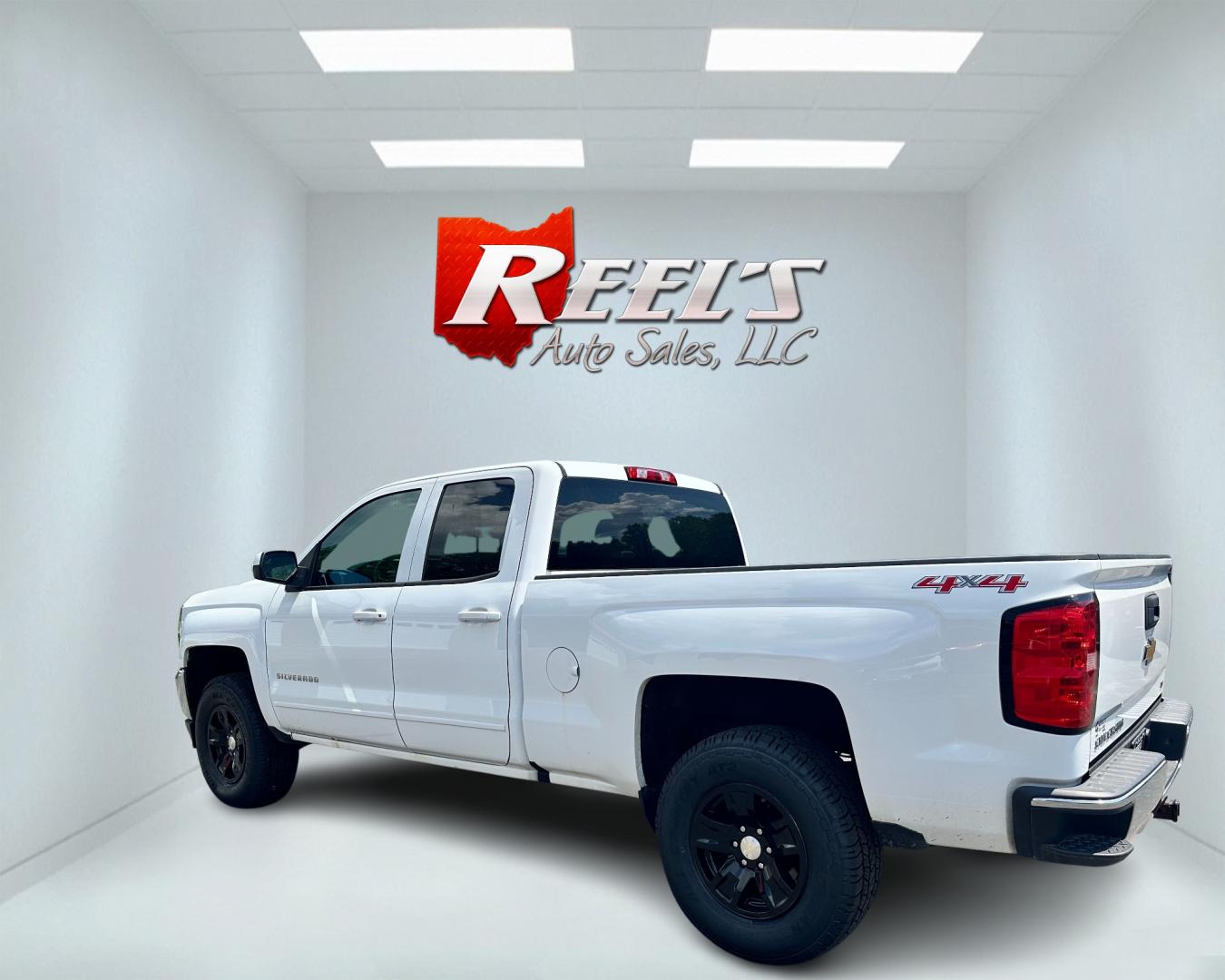 2017 White /Black Chevrolet Silverado 1500 LT (1GCVKREH5HZ) with an 4.3L V6 OHV 12V engine, 6-Speed Automatic transmission, located at 11115 Chardon Rd. , Chardon, OH, 44024, (440) 214-9705, 41.580246, -81.241943 - Photo#8
